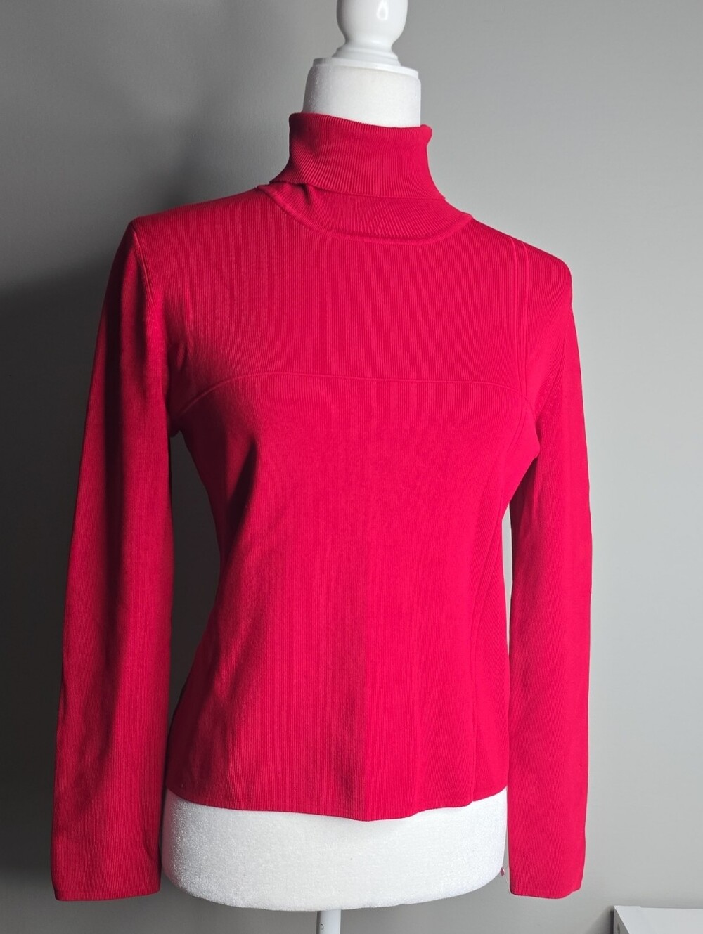Grace Slim Turtleneck Sweater in Fuchsia Red